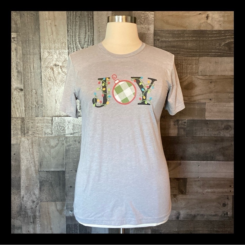 JOY holiday t-shirt medium rainbow Christmas lights plaid festive holiday party